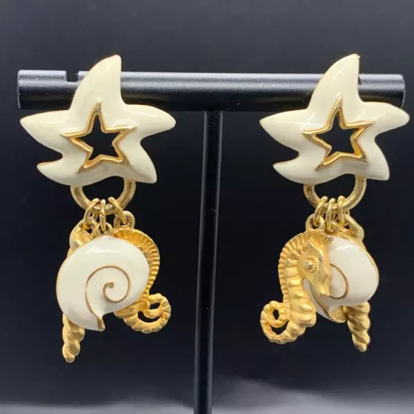 Beach Shell Star White Cream Enamel Gold Tone Earrings. Beach Shell Star White Cream Enamel Gold Tone Earrings.