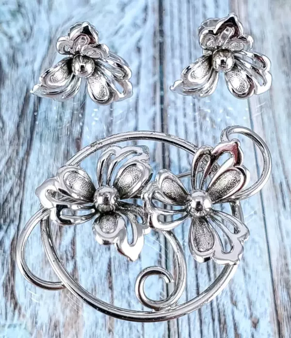 Beautiful Vintage Forstner Sterling Silver Flower Earrings & Brooch Matching Set.