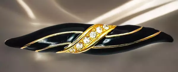 Black Enamel Bar Brooch Crystal Gold Tone Signed Daria Art Deco Revival Vintage. Black Enamel Bar Brooch Crystal Gold Tone Signed Daria Art Deco Revival Vintage.