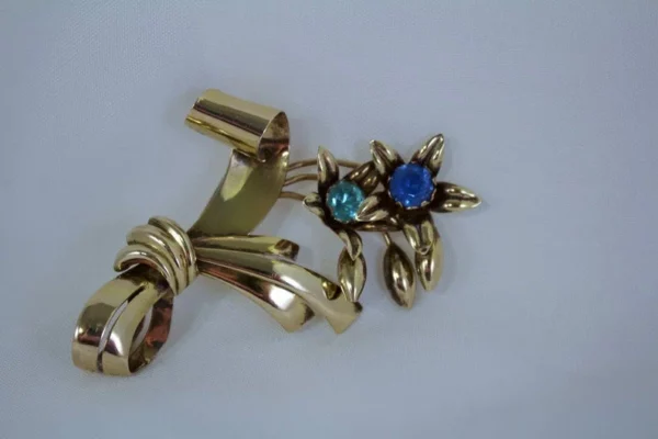 Brooch bow and flowers