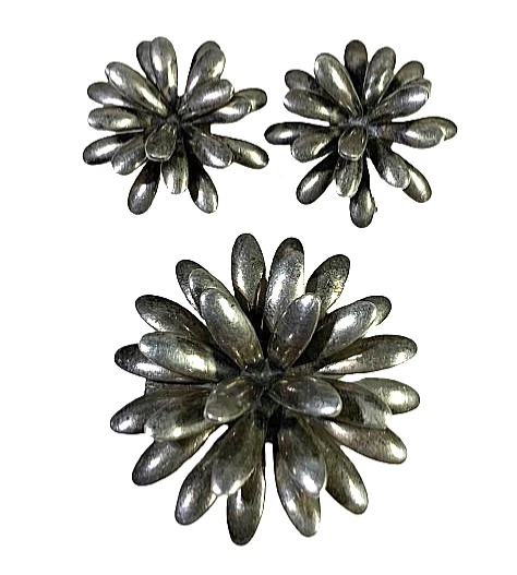 Chrysanthemum Brooch & Earring Set Sterling Silver Vtg. Chrysanthemum Brooch & Earring Set Sterling Silver Vtg.