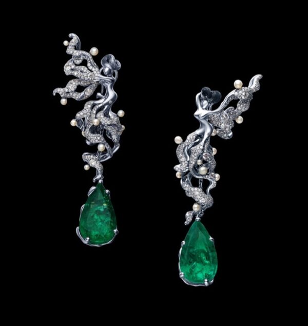 Drop earrings with emeralds and pearls. Drop earrings with emeralds and pearls.