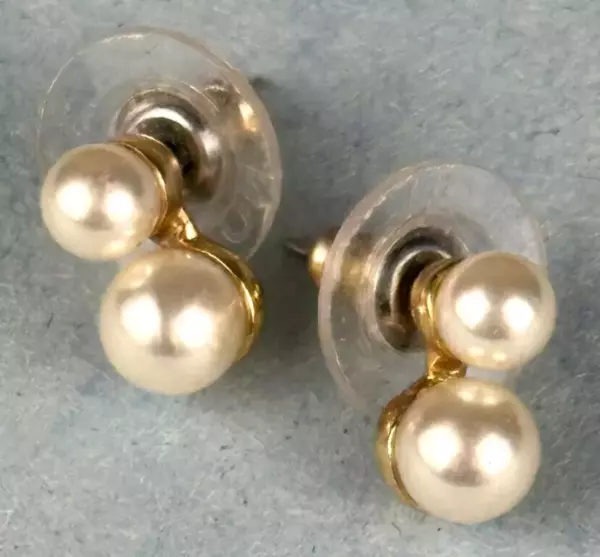 Earrings Round White Faux Pearls with Gold Tone Mounting Stud. Earrings Round White Faux Pearls with Gold Tone Mounting Stud.