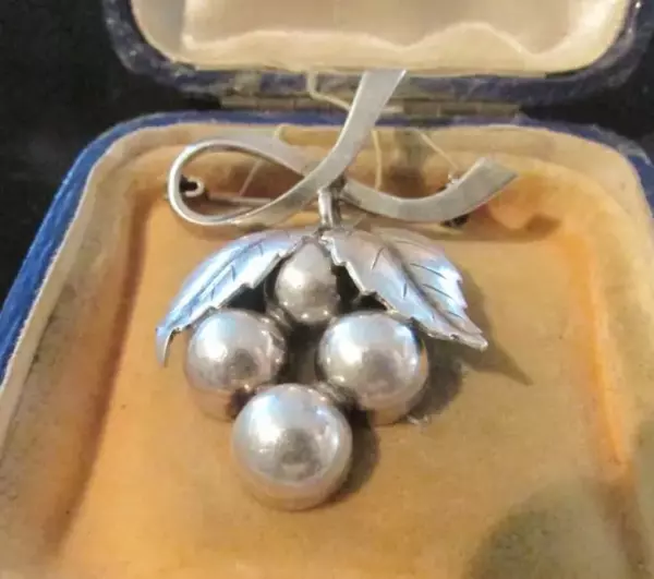 Fab Modernist Quality, Solid Silver Grape Vine Brooch. Fab Modernist Quality, Solid Silver Grape Vine Brooch.