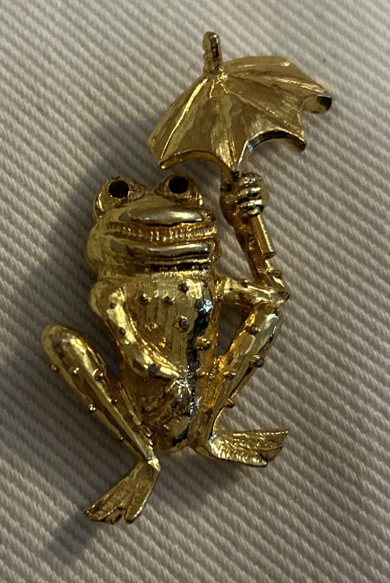 Gold Toned FROG Holding Umbrella Red Jewel Eyes Brooch Pin. Gold Toned FROG Holding Umbrella Red Jewel Eyes Brooch Pin.