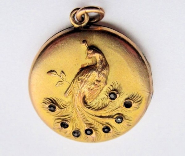 Gold pendant with a peacock image S & B Lederer. Gold pendant with a peacock image S & B Lederer.