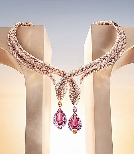 Invisible Violet Necklace from the Polychroma collection Invisible Violet Necklace from the Polychroma collection