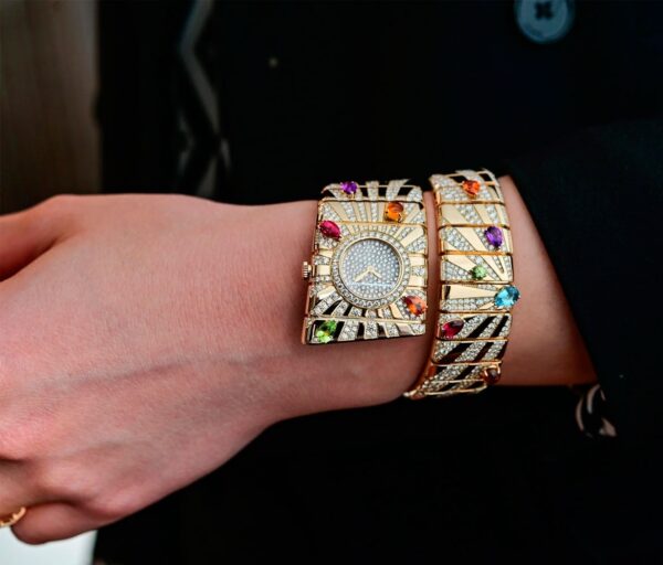 Model wearing Tubogas Manchette watch. Model wearing Tubogas Manchette watch.