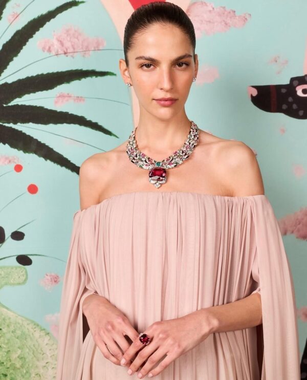 Model wearing the Polychroma necklace Model wearing the Polychroma necklace