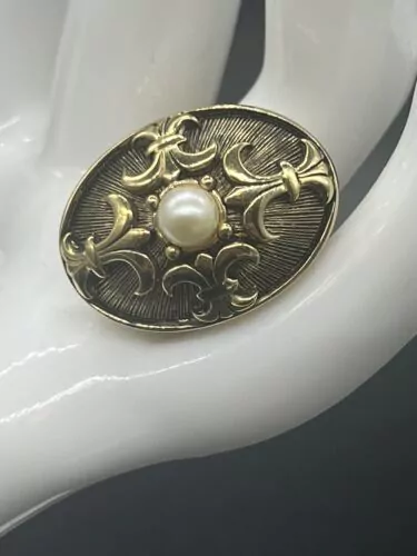 Poison Ring Cultured Pearl Fleur De Lis Adjustable Poison Ring Cultured Pearl Fleur De Lis Adjustable