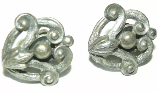 Pot Metal John Lauritzen style 3d Floral Leaf Screw On Earrings. Pot Metal John Lauritzen style 3d Floral Leaf Screw On Earrings.