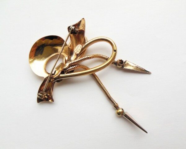 Reverse side of the brooch with markings