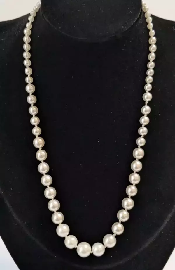 Revlon Vintage Graduating White Faux Pearl Hand Knotted Necklace. Revlon Vintage Graduating White Faux Pearl Hand Knotted Necklace.