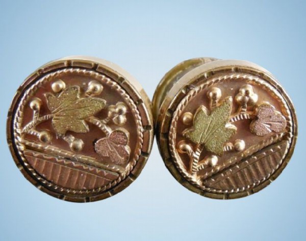 Round gold cufflinks. Round gold cufflinks.