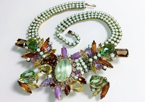 Set of earrings and necklace with multicolored crystals