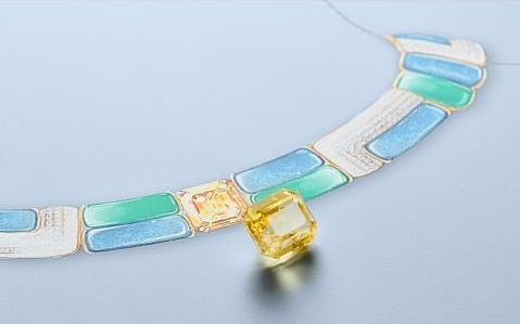 The central citrine of the necklace. The central citrine of the necklace.