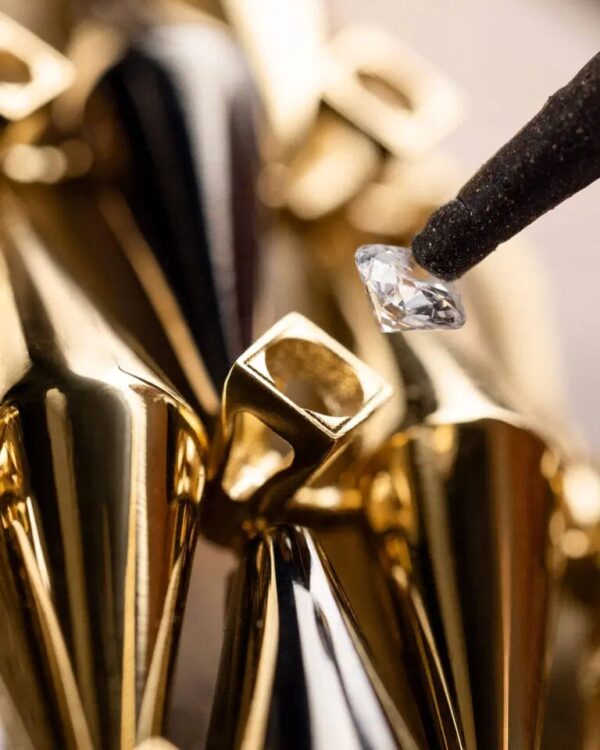 The process of making a necklace.2 The process of making a necklace.2