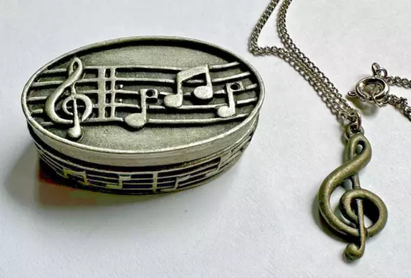 Trinket Box Music Notes Pendant Necklace Brooch Set.