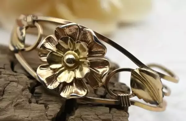 Vintage 12k Gold Filled Flower Leaf 7 Cuff Bracelet Weighs 13.7 grams.