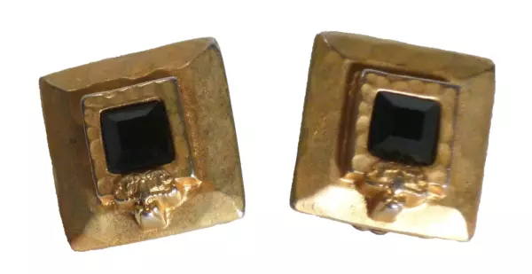 Vintage DYRBERG KERN Gold Tone CLIP ON Gemstone EARRINGS. Vintage DYRBERG KERN Gold Tone CLIP ON Gemstone EARRINGS.