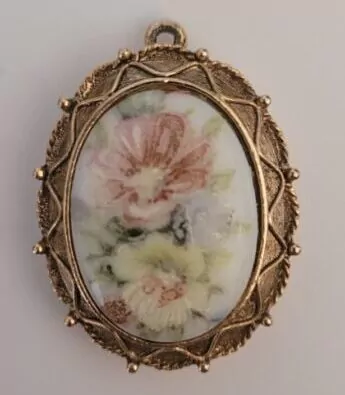 Vintage Luzier Floral Solid Perfume Locket Hand Painted Goldtone Pendant Vintage Luzier Floral Solid Perfume Locket Hand Painted Goldtone Pendant