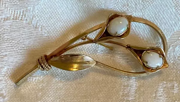 Vintage brooch 12K gold filled, graceful flower design white stones.