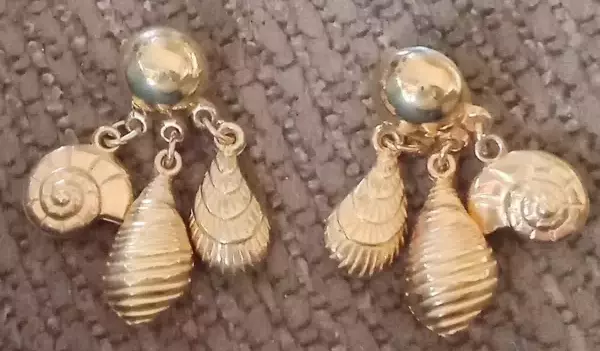 Vntg REVLON Gold Tone 3D Sea Shells Drop Dangle Pierced Earrings Retro & Rare Vntg REVLON Gold Tone 3D Sea Shells Drop Dangle Pierced Earrings Retro & Rare