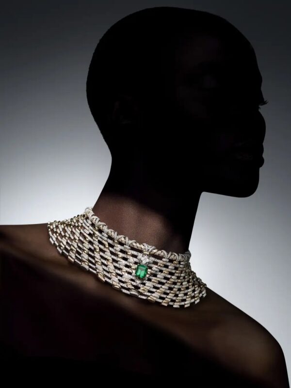 A model wearing the Phénoménal necklace. A model wearing the Phénoménal necklace.