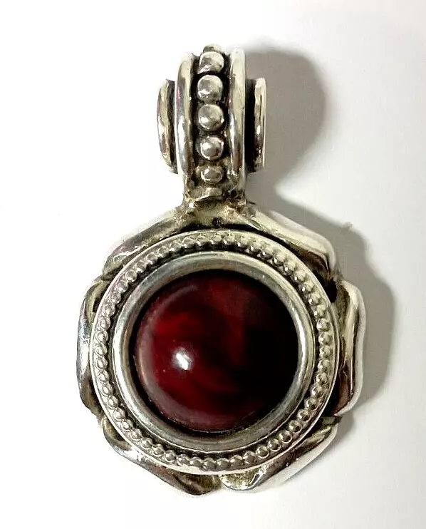 Antique Pendant Evelyne Alay. Antique Pendant Evelyne Alay.