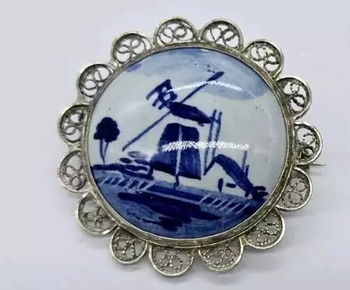 Delft porcelain in jewelry: vintage elegance