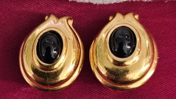 CLIP ON EARRINGS GLOSSY GOLD TONE BLACK ONYX CABOCHON.