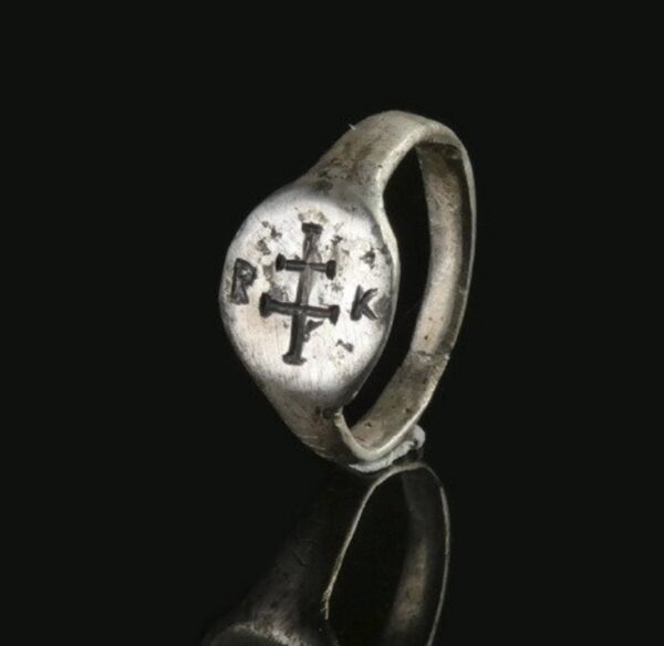 Knights Templar ring with a patriarchal cross, 13th century AD. Knights Templar ring with a patriarchal cross, 13th century AD.