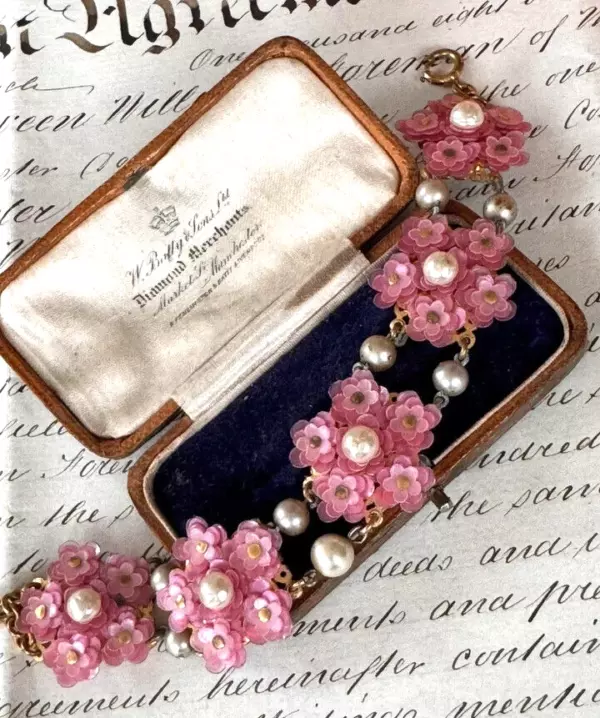 Lovely vintage 1950s Stunning Pink Sequin Pearl Flower Bracelet.