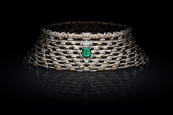 Phénoménal necklace with a rectangular emerald center. Phénoménal necklace with a rectangular emerald center.
