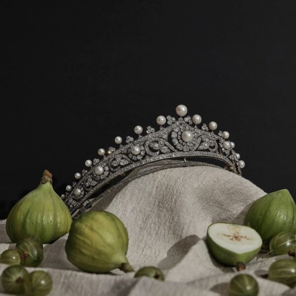 The Airlie Tiara. Auction house Lyon & Turnbull