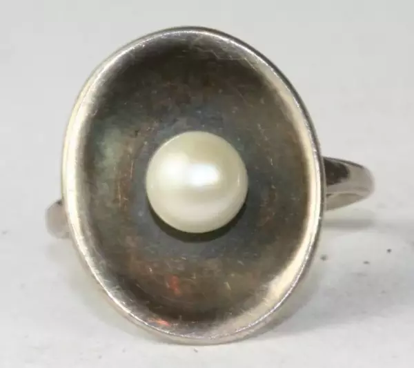 VINTAGE FHB FRANCES HOLMES BOOTHBY STERLING SILVER PEARL RING.