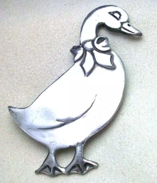 VTG Duck Bird Brooch Pin Made in Canada Silver Tone. VTG Duck Bird Brooch Pin Made in Canada Silver Tone.
