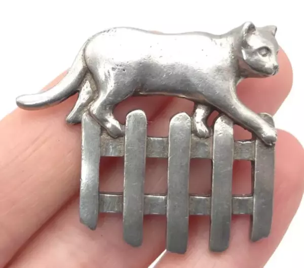 Vintage Canada 1993 Pewter Cat on Fence Brooch Pin Jewelry. Vintage Canada 1993 Pewter Cat on Fence Brooch Pin Jewelry.