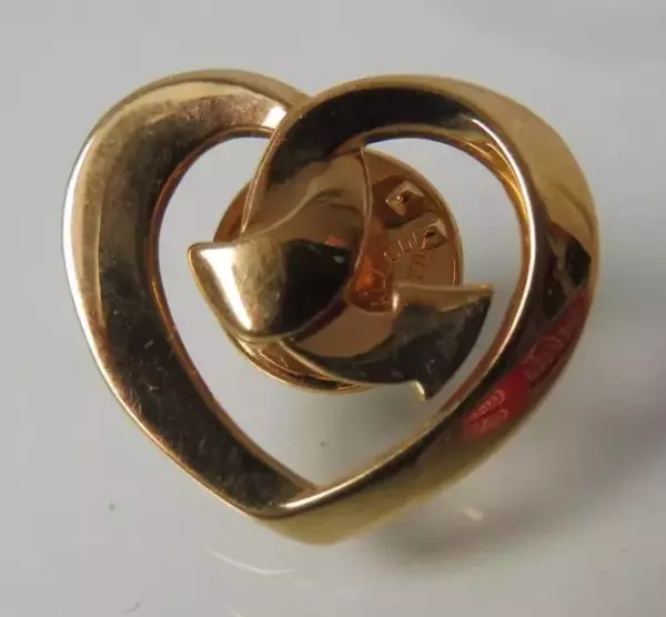 Beautiful Pin Brooch, Heart. Beautiful Pin Brooch, Heart.
