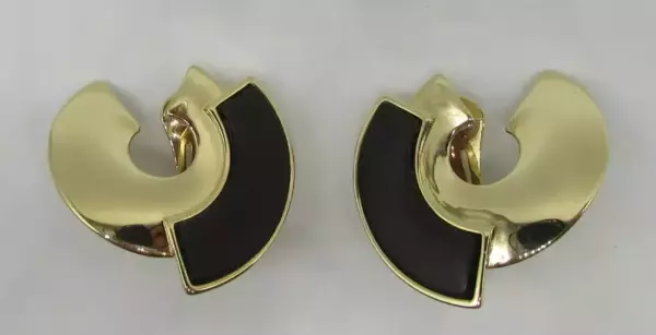 Gold Clips Signed Clip Earrings. Gold Clips Signed Clip Earrings.