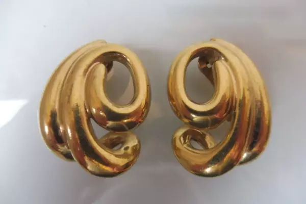 Pierre Lang, Beaux, Grands PL Boucles D'Oreilles Clips, Doré, 3,5cm. Pierre Lang, Beaux, Grands PL Boucles D'Oreilles Clips, Doré, 3,5cm.