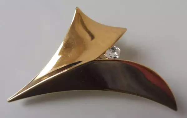 Tie Pin Brooch, Gold With Cut Stone. Tie Pin Brooch, Gold With Cut Stone.